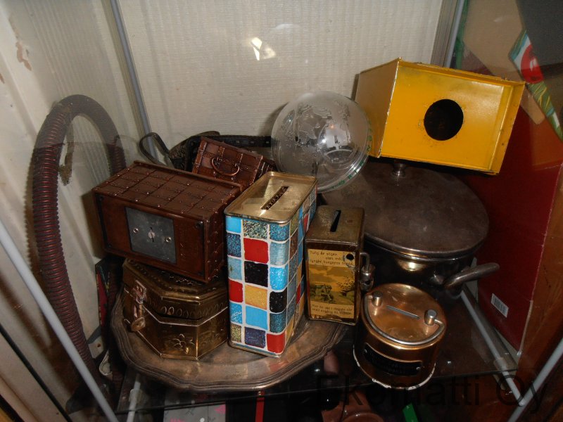 vanhoja säästölippaita